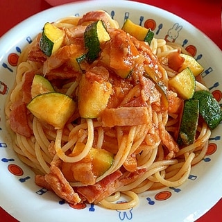 ズッキーニとベーコンのトマトスパゲッティー